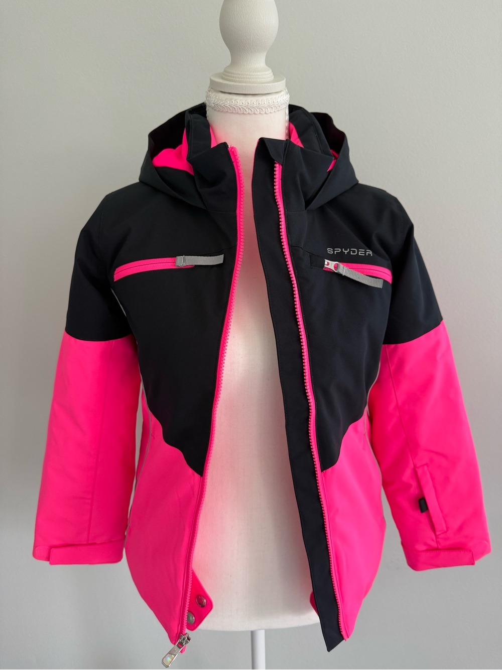 Spyder Kids Conquer Ski Jacket, Black and Hot Pink, Size 12